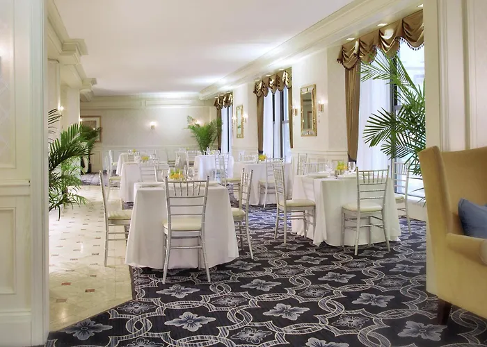 Hotel The Drake