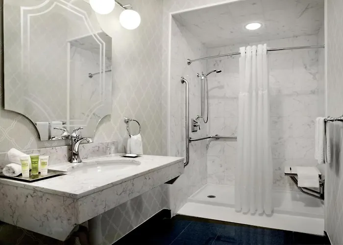 The Drake Hotel 4*